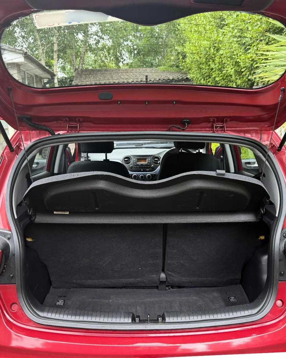 Hyundai i10 2019 - Low Mileage. Manual - Image 4