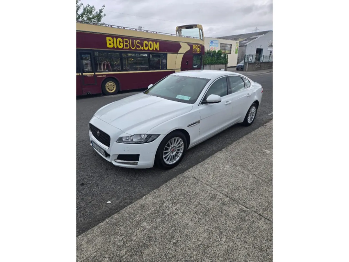 Jaguar XF 2.0 D PRESTIGE 180PS 4DR// RECENT TIMNG - Image 3