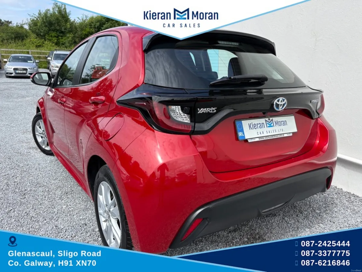 Toyota Yaris HYBRID LUNA AUTO 4DR - Image 4