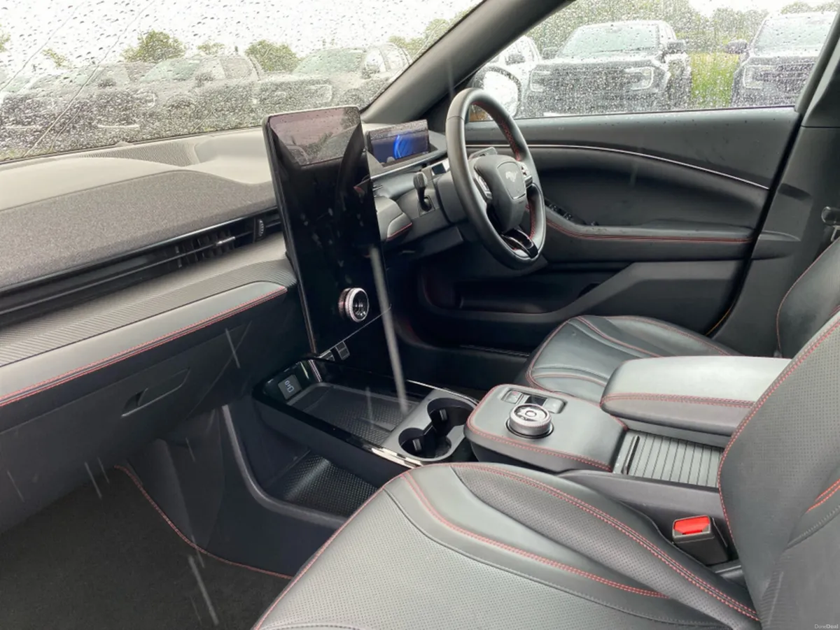 Ford Mustang Mach-E PREMIUM 5DR 88ER - Image 3