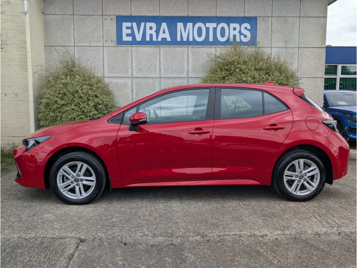 Toyota Corolla LUNA HYBRID AUTOMATIC 1.8 PETROL//L - Image 4