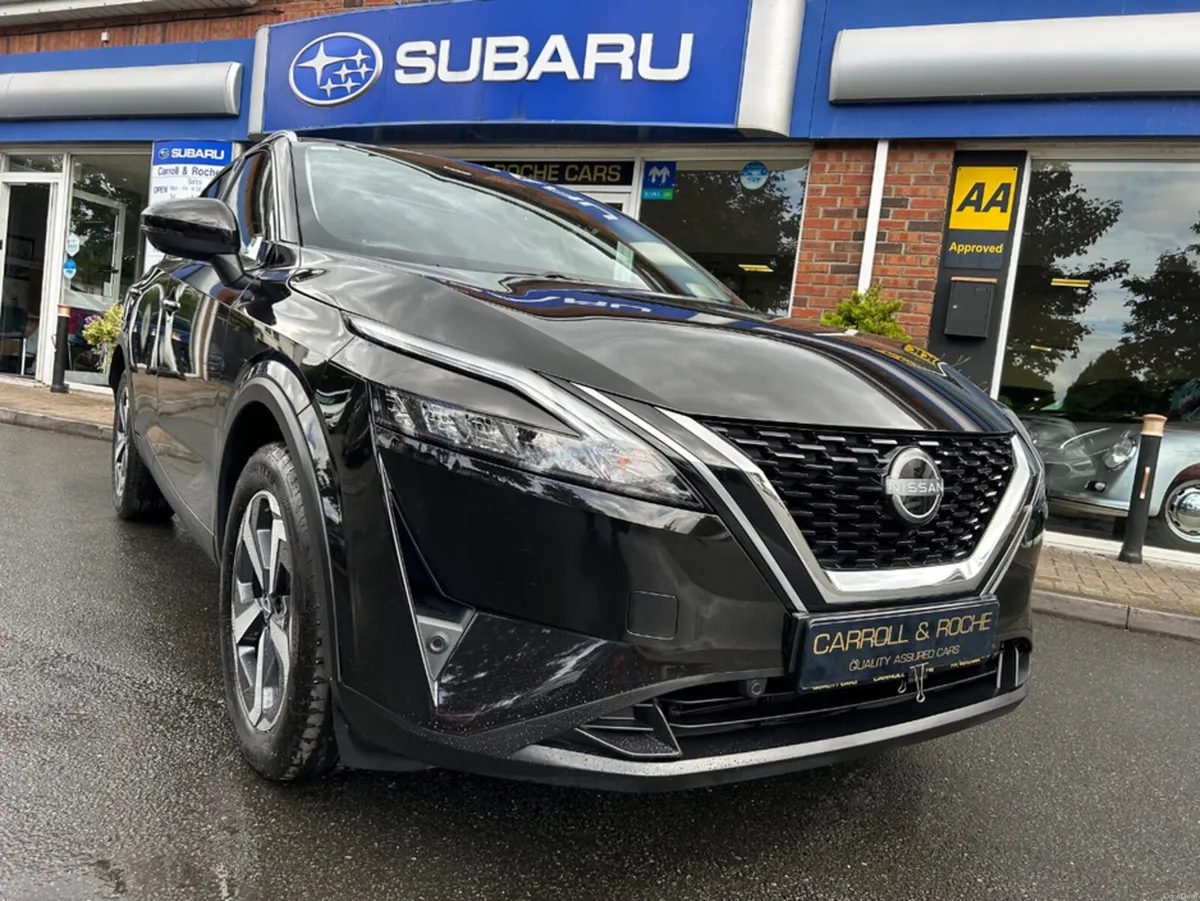 Nissan Qashqai 1.3 Connecta Stunning Black SUV wit - Image 3
