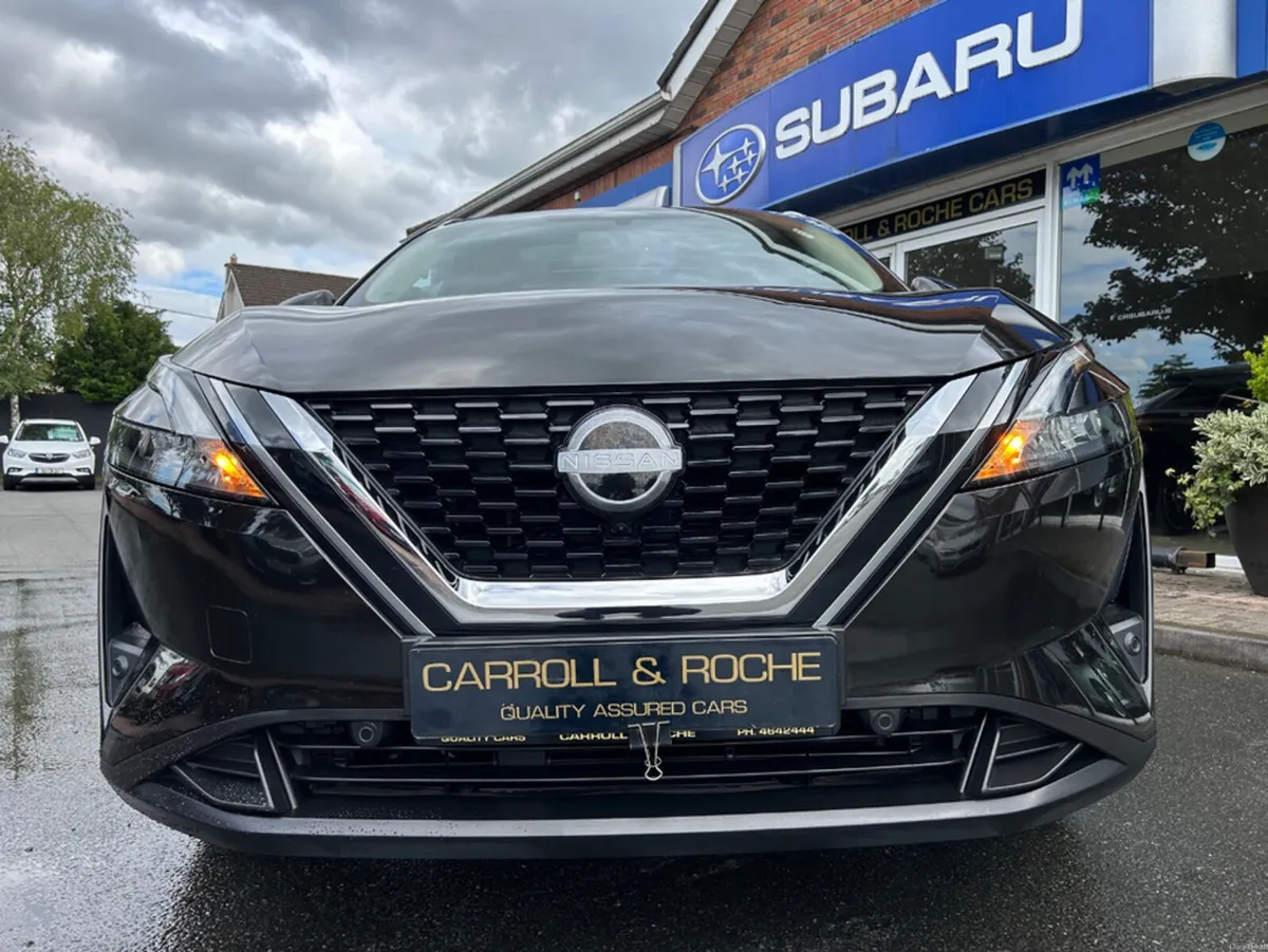 Nissan Qashqai 1.3 Connecta Stunning Black SUV wit - Image 4
