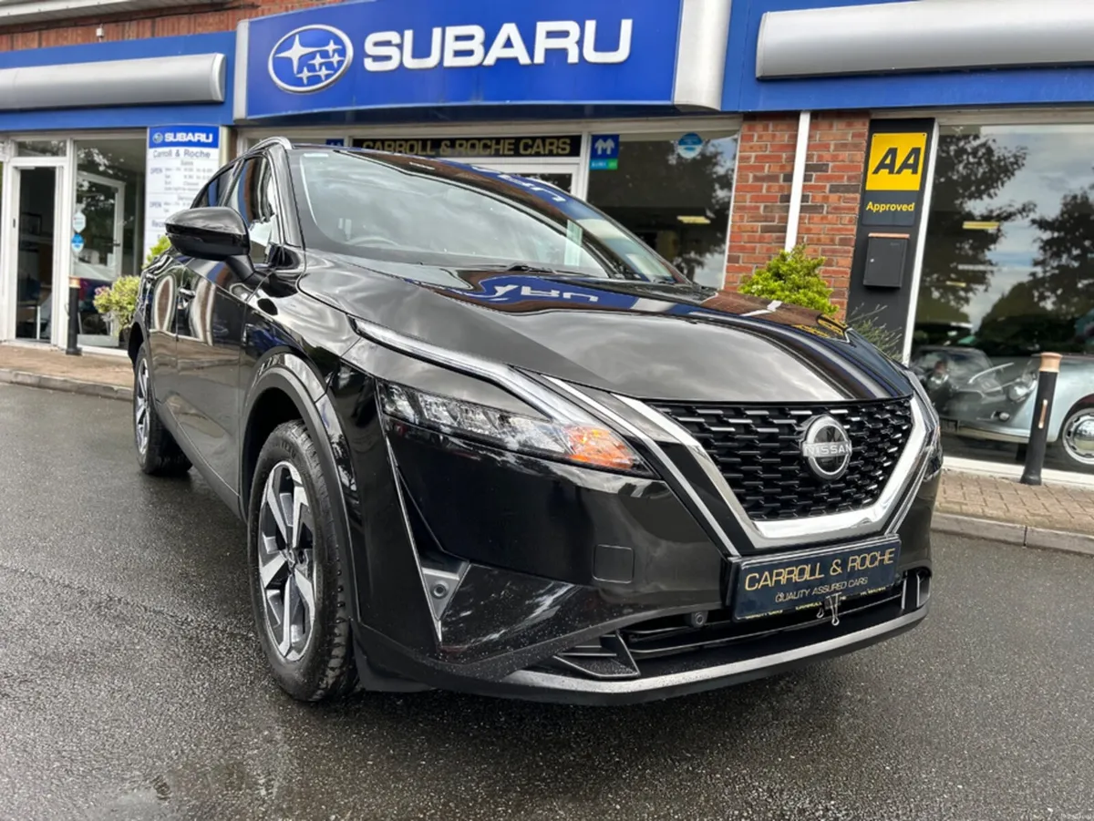 Nissan Qashqai 1.3 Connecta Stunning Black SUV wit - Image 1