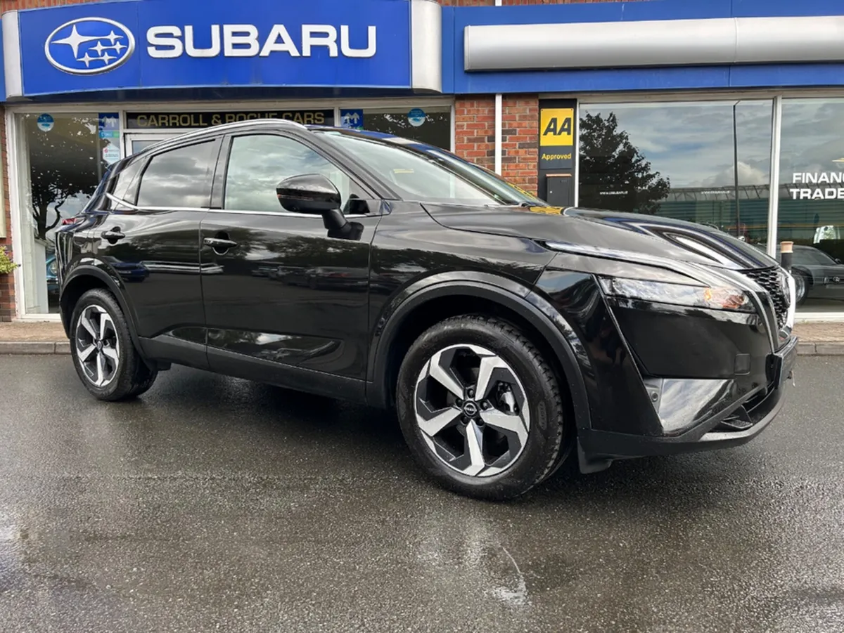 Nissan Qashqai 1.3 Connecta Stunning Black SUV wit - Image 2