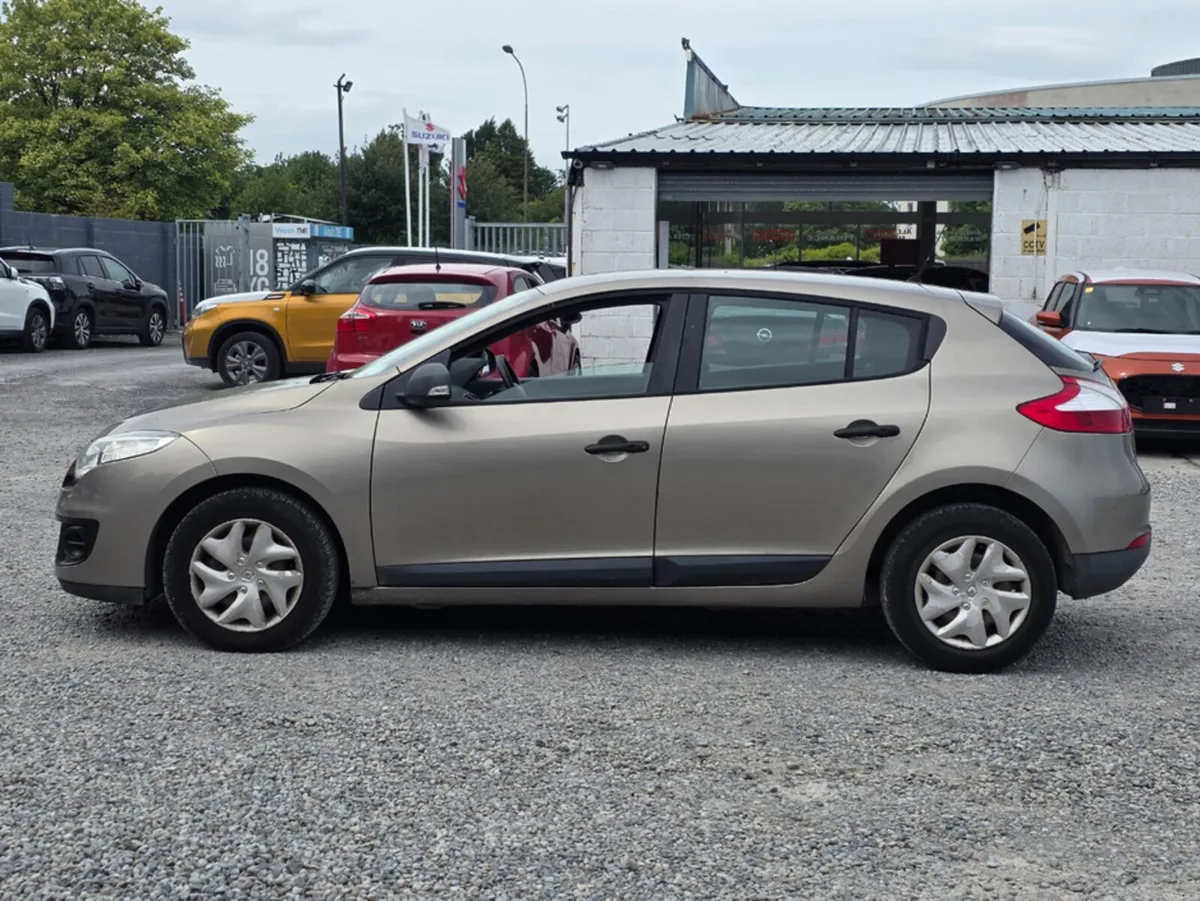Renault Megane III EXPRESSION 1.5 DCI 90 4 4DR - Image 4