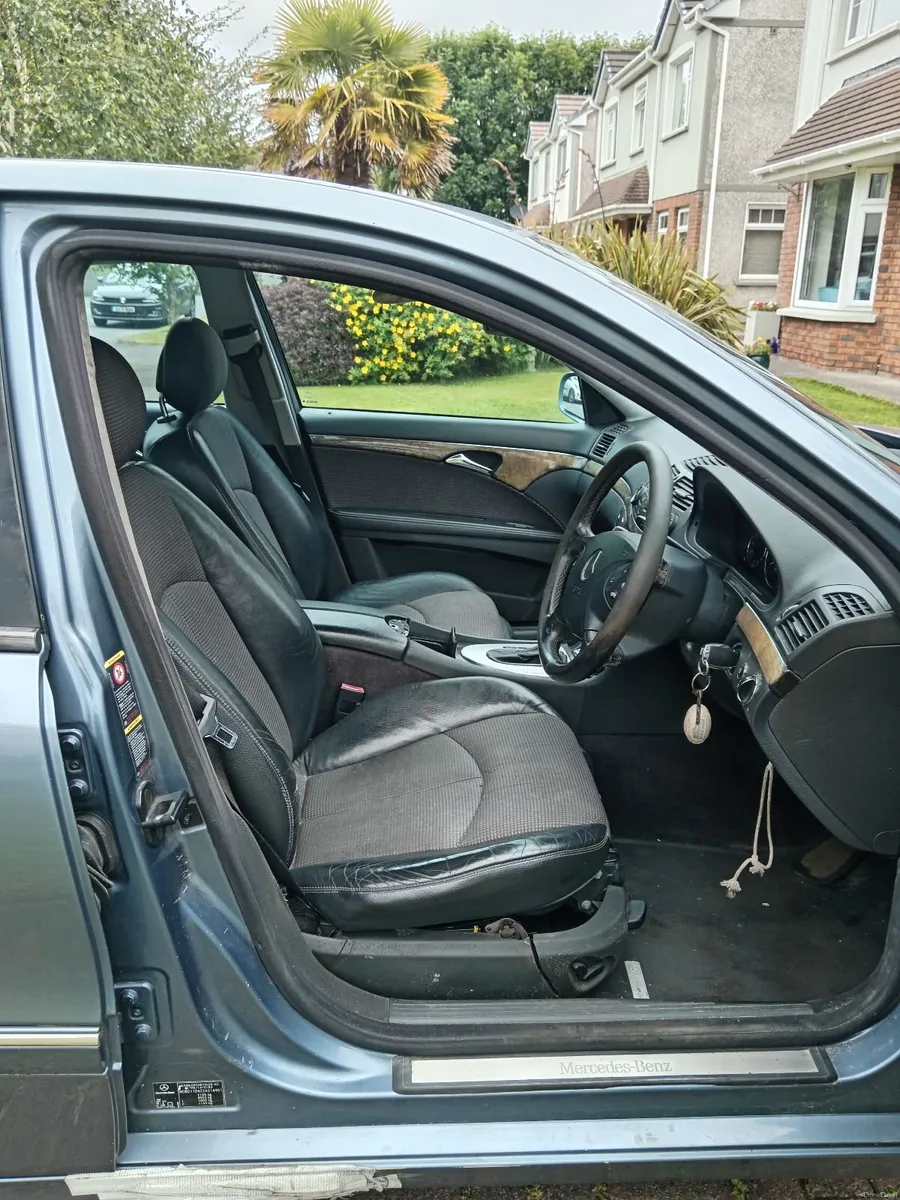 Mercedes-Benz E-Class 2003 - Image 5