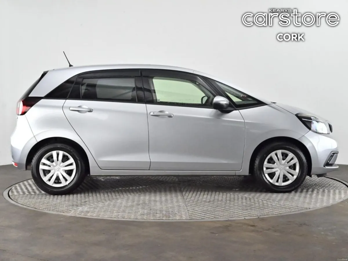 Honda Fit FIT 5DR Hybrid AUTO - Image 2