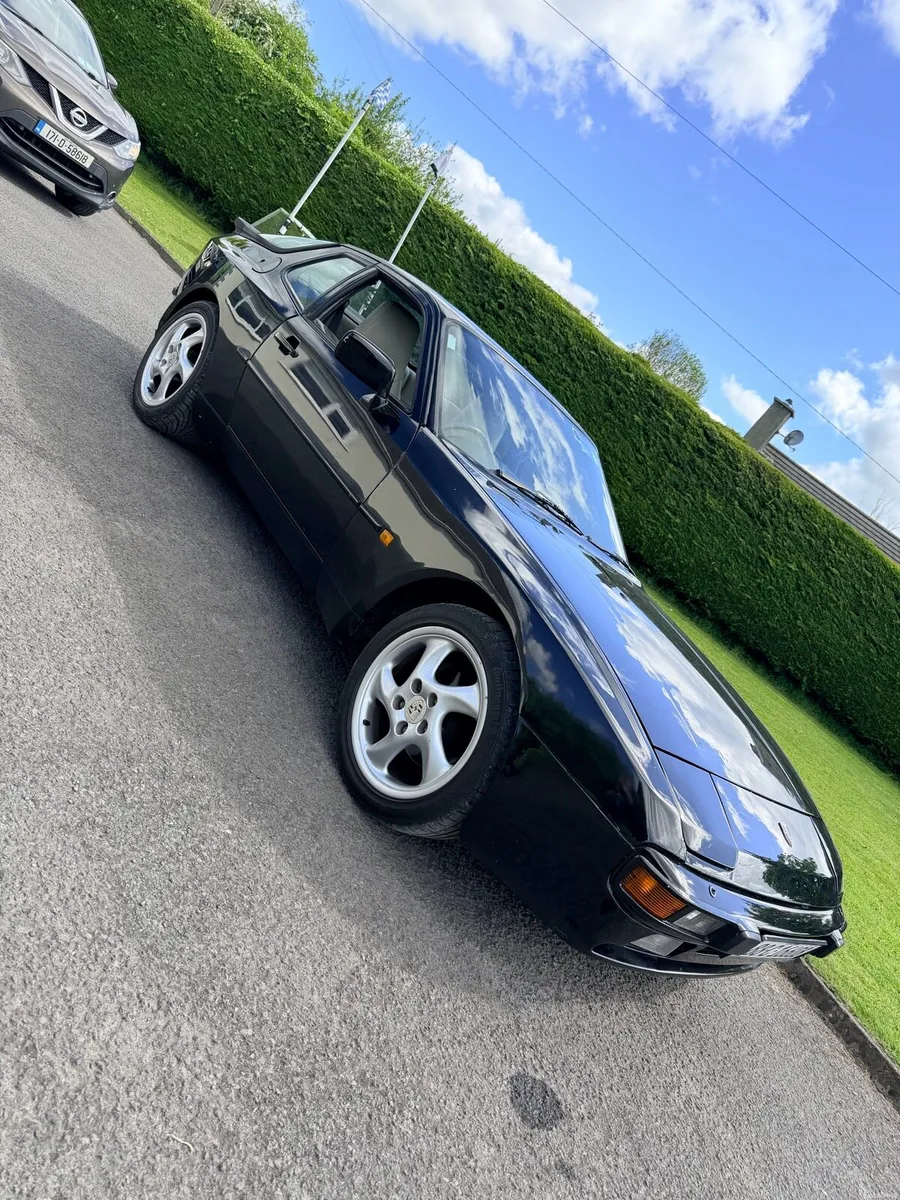 Porsche 944 - Image 2