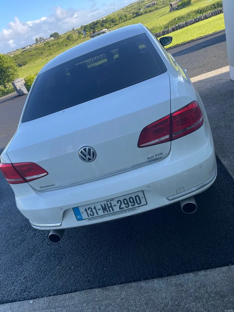Volkswagen Passat 2013 - Image 2