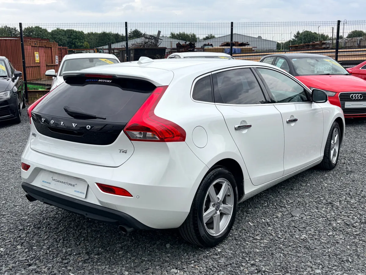 2014 VOLVO V40 1.6T4 AUTO FULLY LOADED WITH SPEC - Image 4