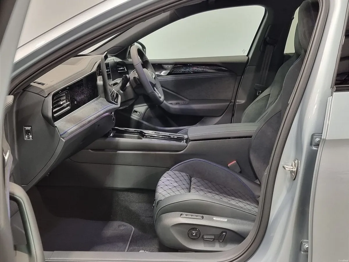 Volkswagen Passat ** R-LINE ** PAN ROOF ** DSG-AUT - Image 4