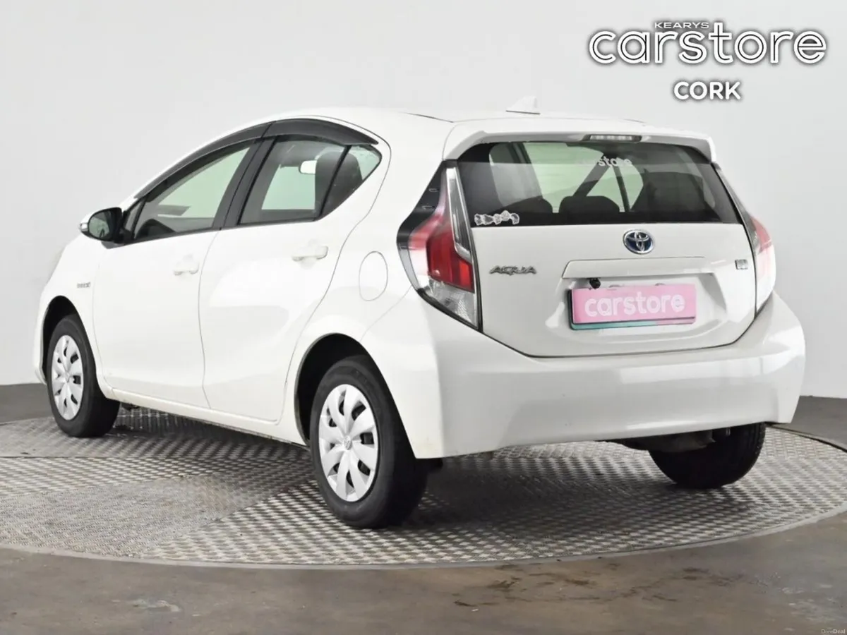 Toyota Aqua 1.8 Hybrid - Image 3