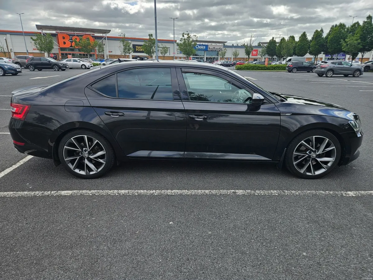 Skoda Superb 2018 - Image 4