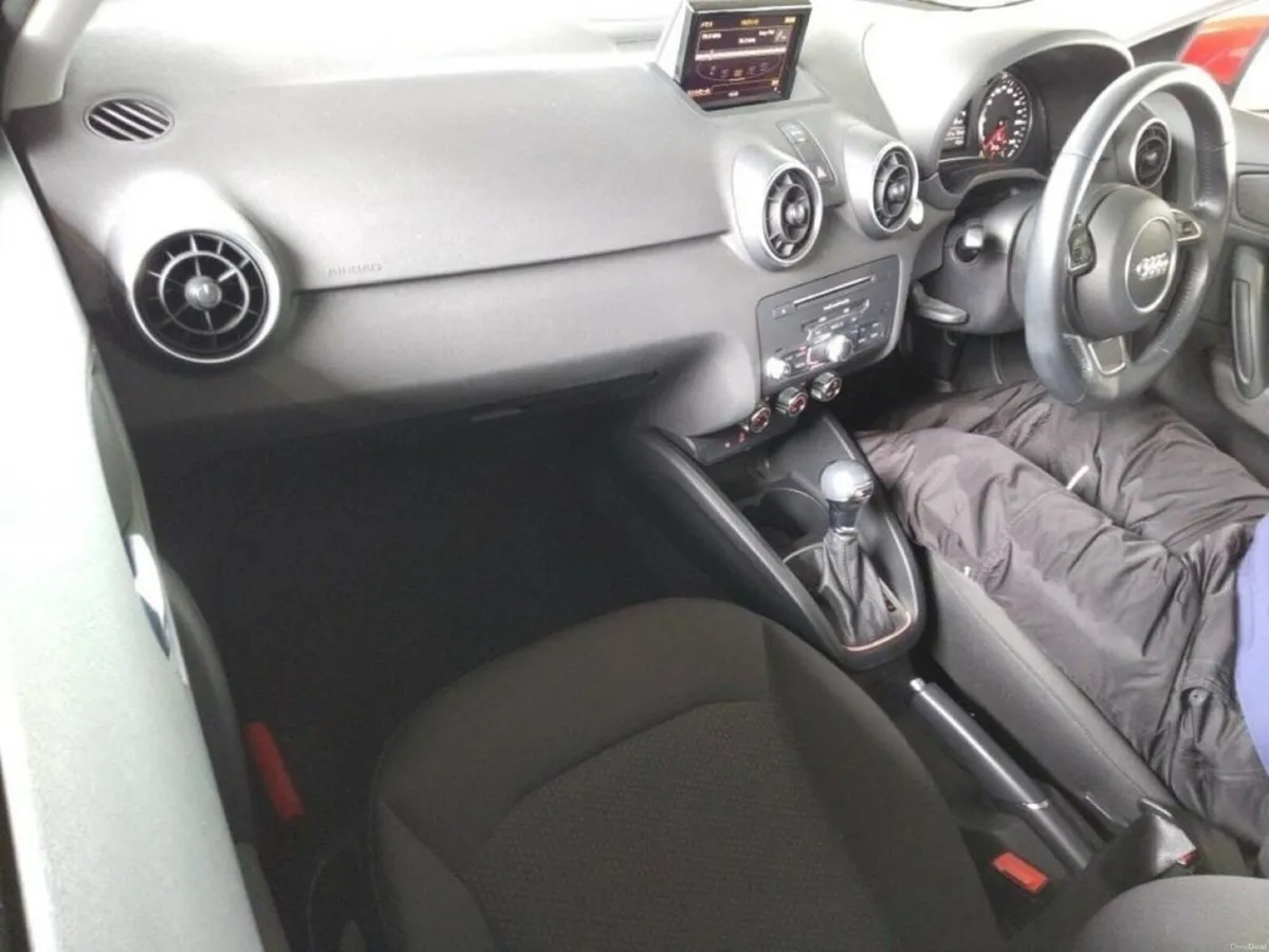 Audi A1 1.0 TFSI AUTOMATIC - FACTORY ALLOYS - FLAT - Image 3