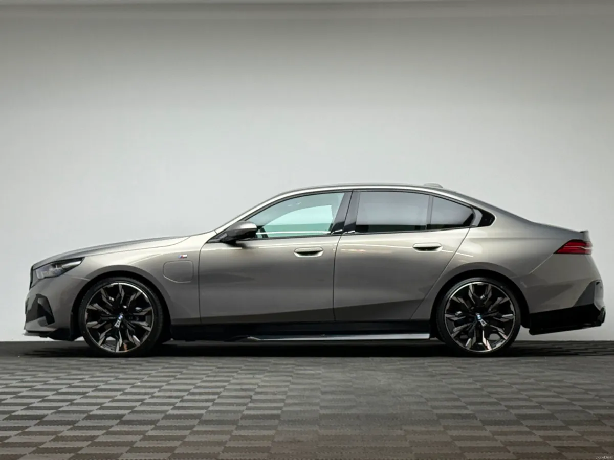 BMW 5-Series 530E M SPORT - Image 4