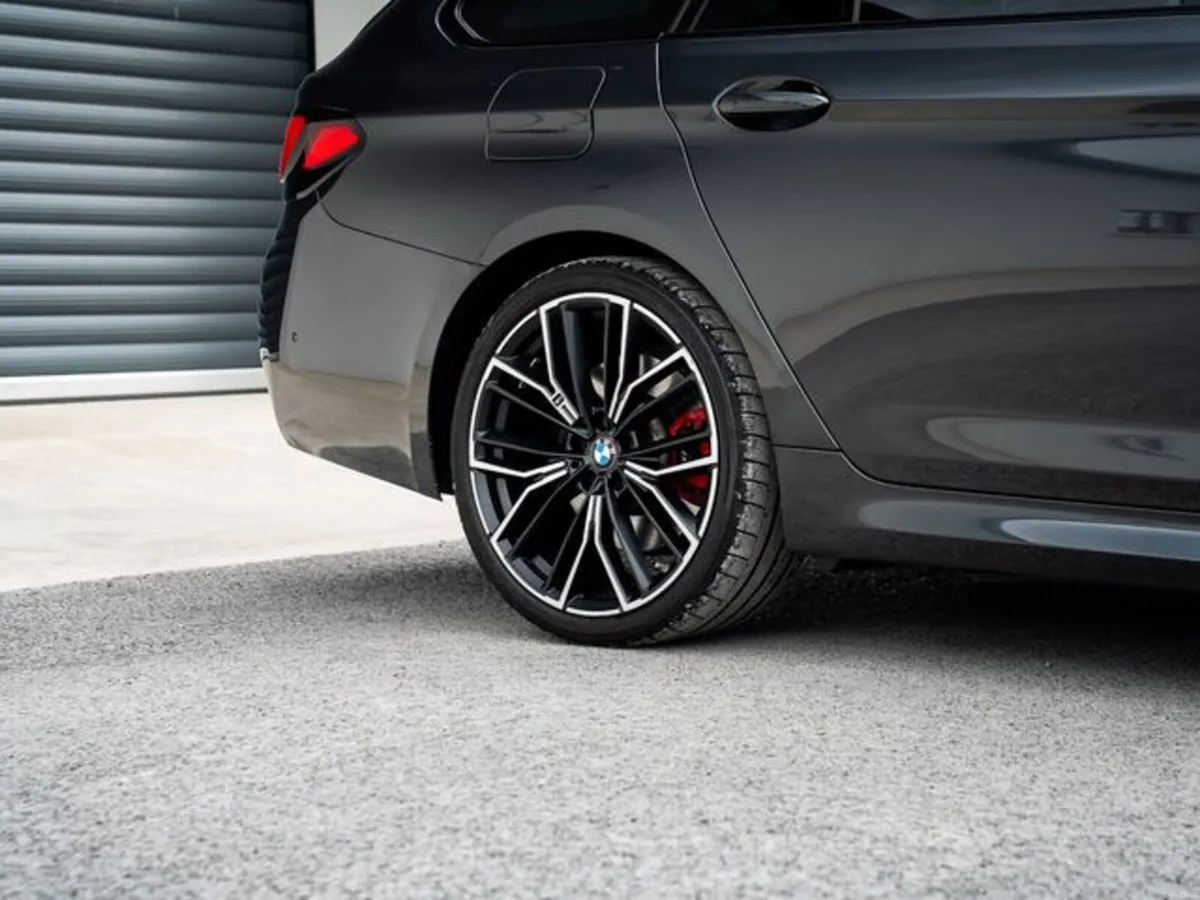 BMW 5-Series D G31 M Sport 5DR Auto * PRO PACK* - Image 4