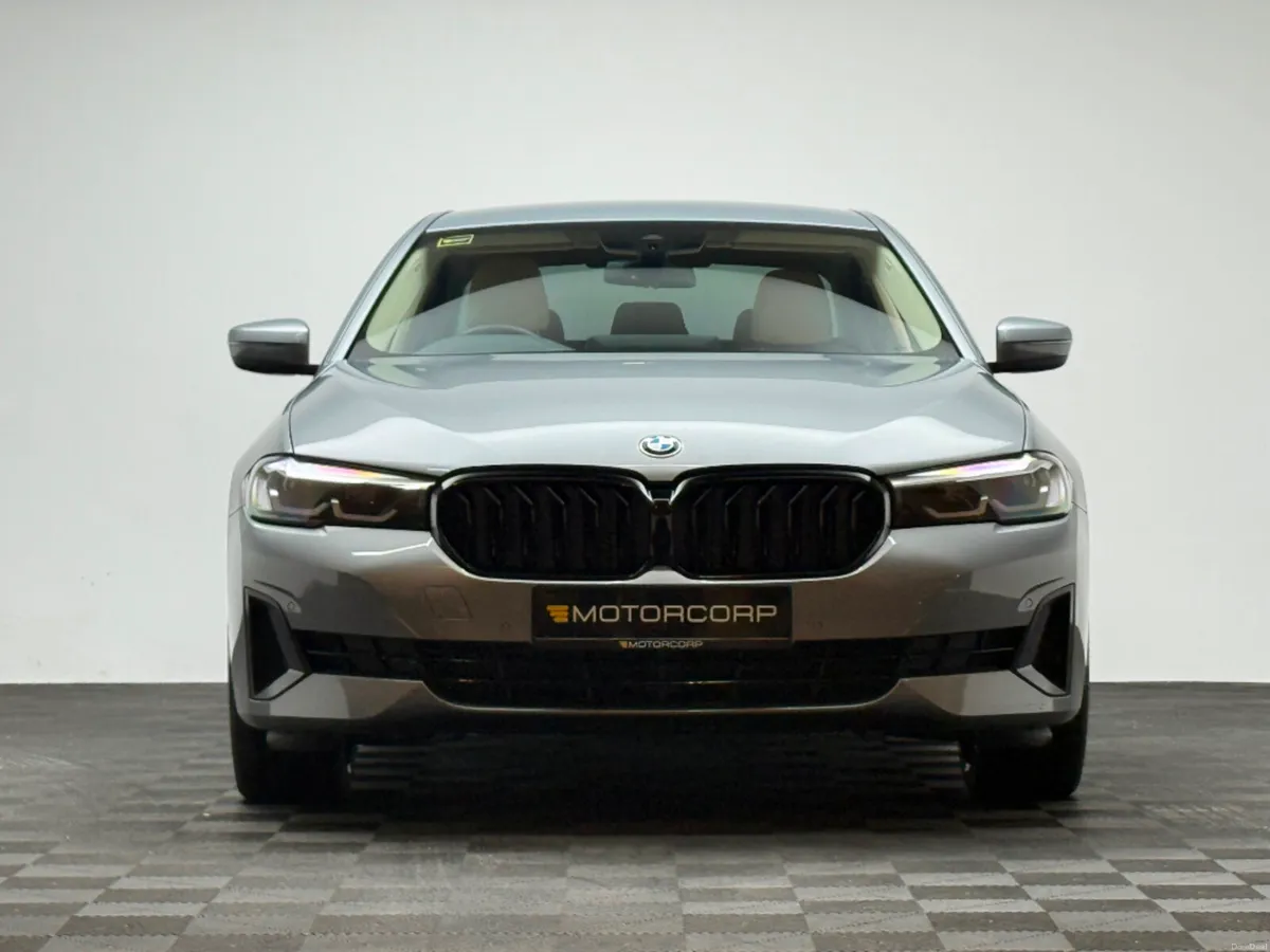 BMW 5-Series 520i SE AUTO - Image 2