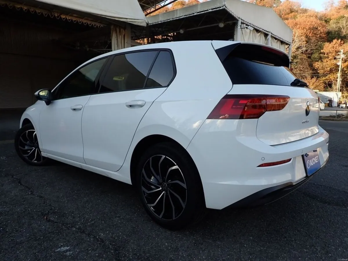 Volkswagen Golf 1.0 ETSI ACTIVE AUTOMATIC PLATINUM - Image 2