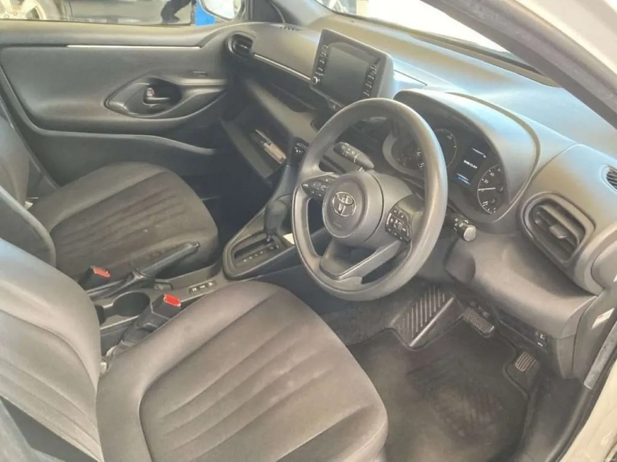 Toyota Yaris 1.5 HYBRID AUTOMATIC - PUSH BUTTON ST - Image 3