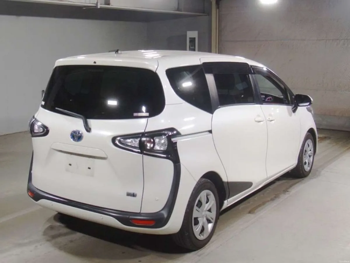 Toyota Sienta 1.5 HYBRID 7 SEATER - PUSH BUTTON ST - Image 2