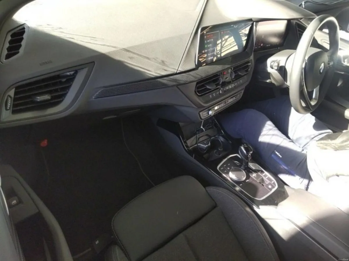 BMW 1-Series 1.5 AUTOMATIC - FACTORY ALLOYS - CRUI - Image 3
