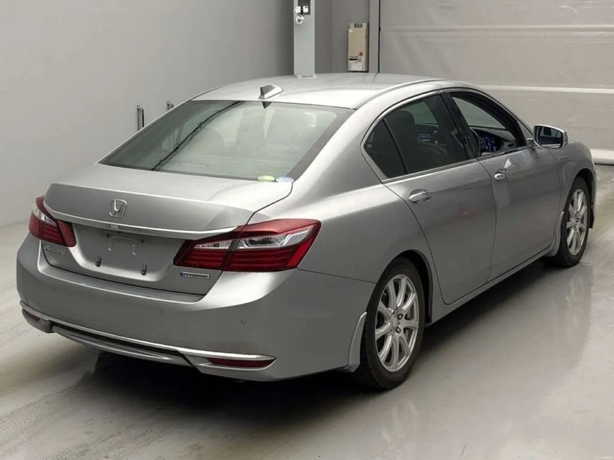 Honda Accord 2.0 HYBRID AUTOMATIC - FACTORY ALLOYS - Image 2