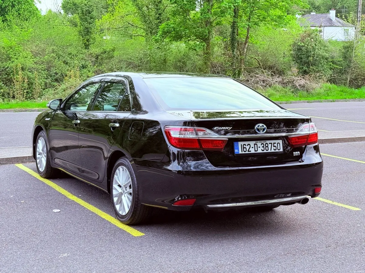 Toyota Camry Hybrid - Image 5