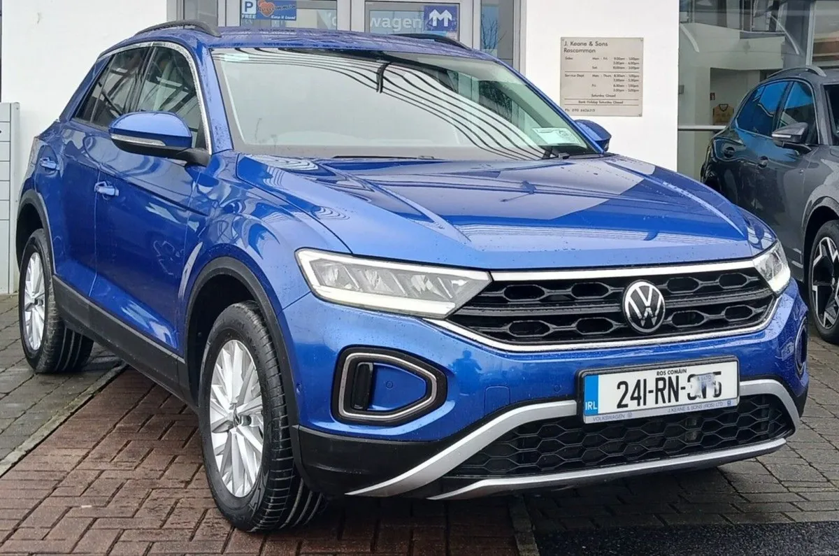 Volkswagen T-Roc  LIFE 2.0 TDI M6F 116HP **WINTER - Image 1
