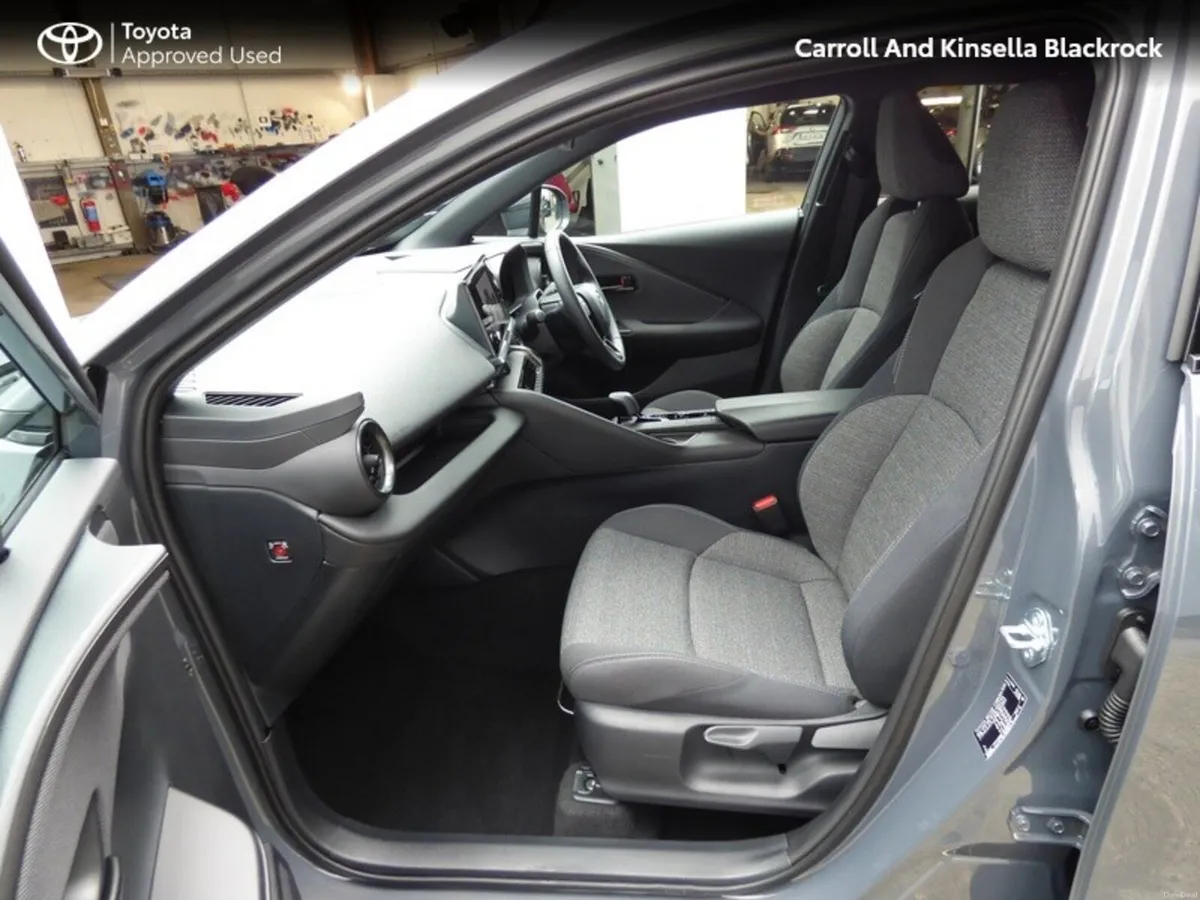 Toyota C-HR Hybrid Sport - Image 6