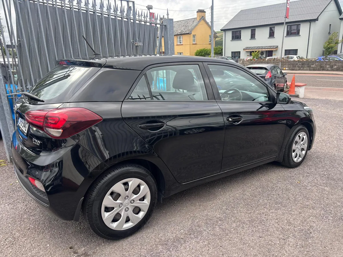 Hyundai i20 2021  PETROL  LOW  MILEAGE, SPOTLESS - Image 4