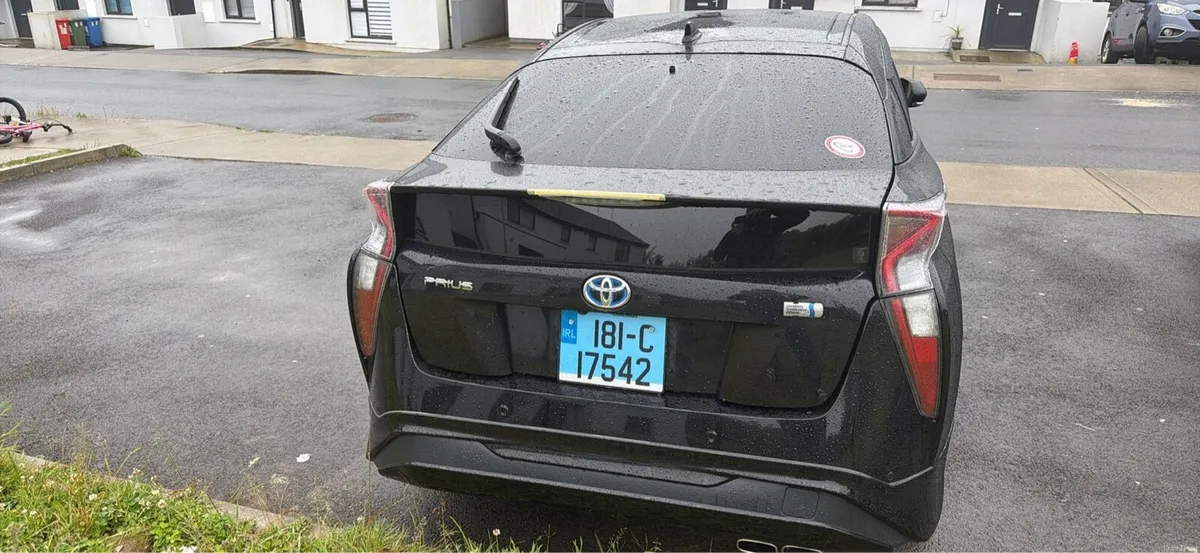 toyota prius 2018 - Image 2