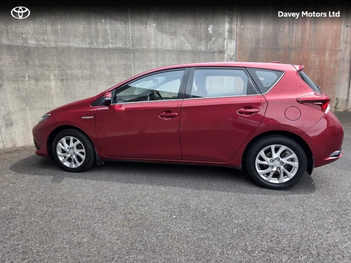 Toyota Auris HYBRID LUNA 4DR AUTO - Image 2