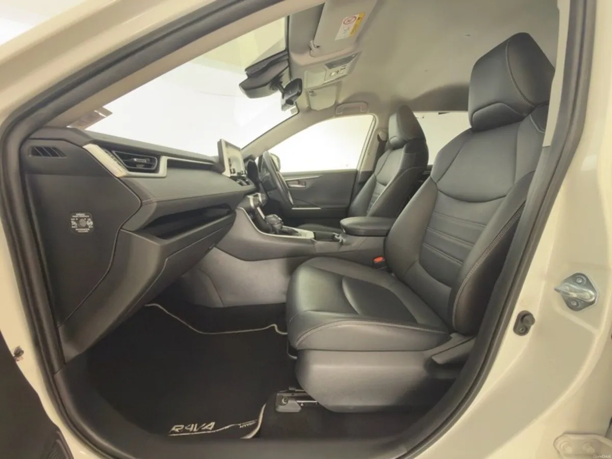 Toyota RAV4 Sol Hybrid - Image 6