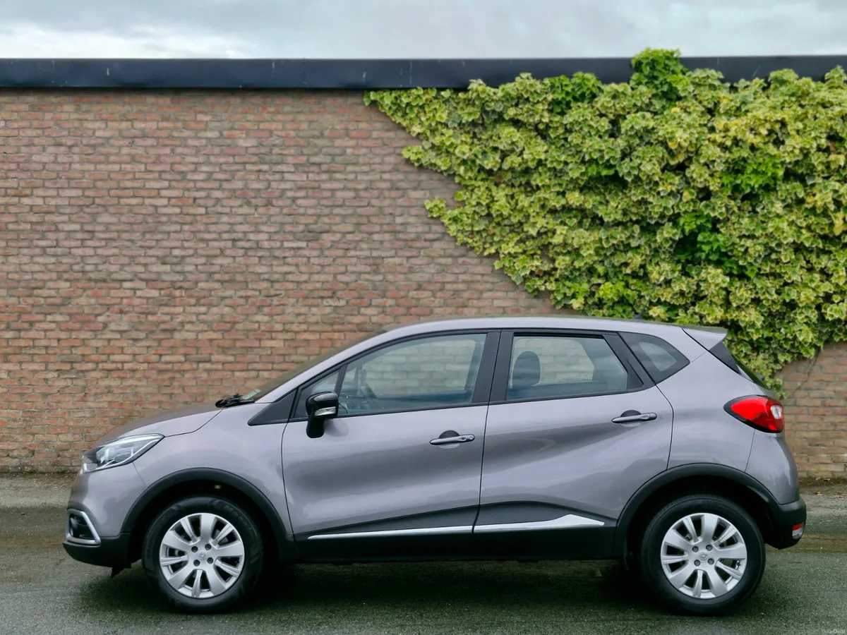 Renault Captur LOW KMS - Image 4
