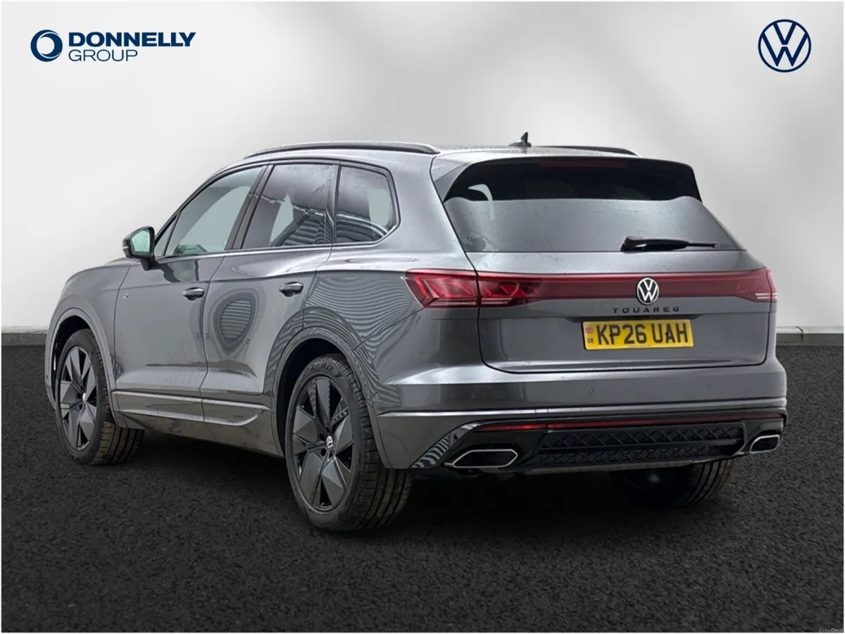 Volkswagen Touareg Diesel Estate Black Edition - Image 3