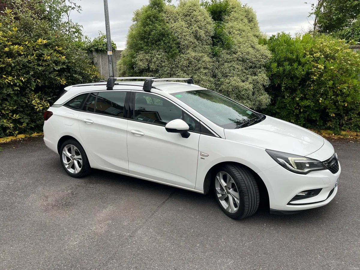 Diesel 2018 Vauxhall Astra Estate - Image 1