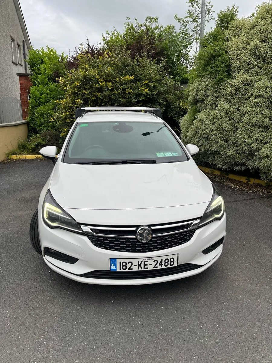Diesel 2018 Vauxhall Astra Estate - Image 3