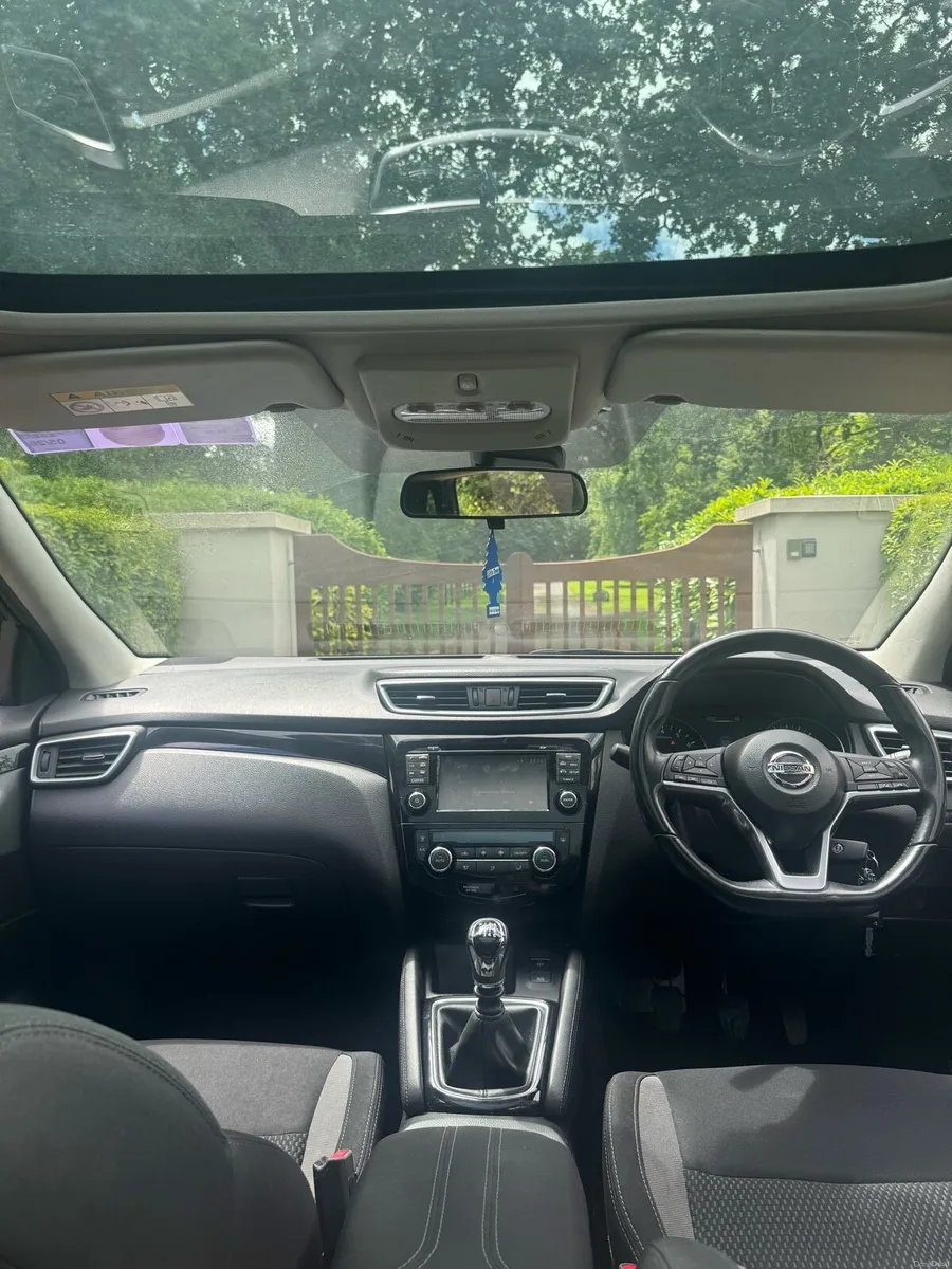 2018 Nissan Qashqai – Panoramic Glass Roof - Image 4