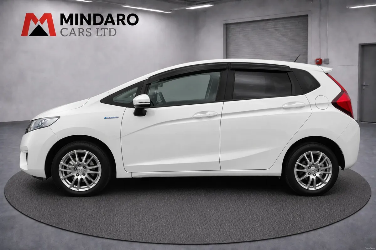 HONDA FIT//HYBRID//AUTOMATIC//FINANCE AVAILABLE - Image 4