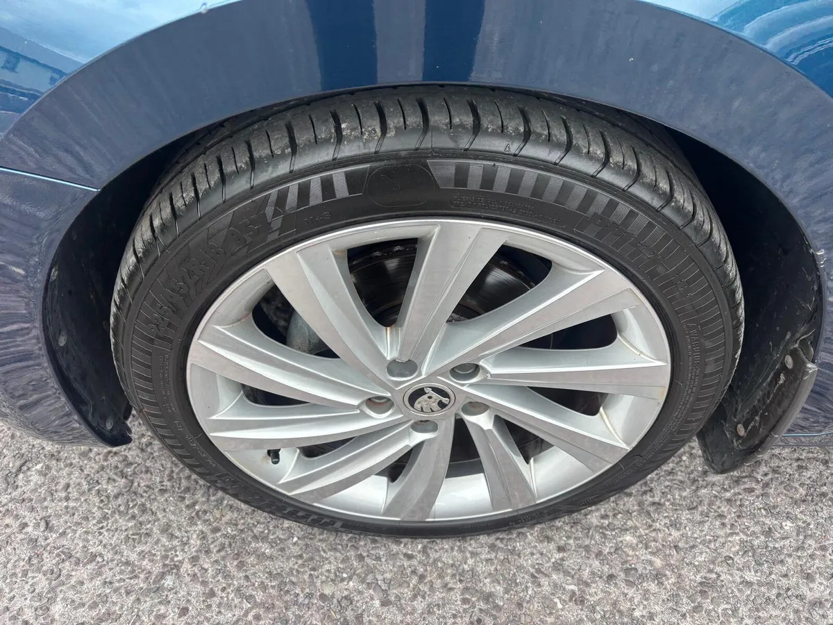 Skoda Octavia 2023  STYLE  1.0  PETROL  LOW  KMS - Image 3
