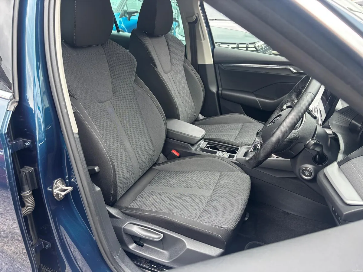 Skoda Octavia 2023  STYLE  1.0  PETROL  LOW  KMS - Image 6