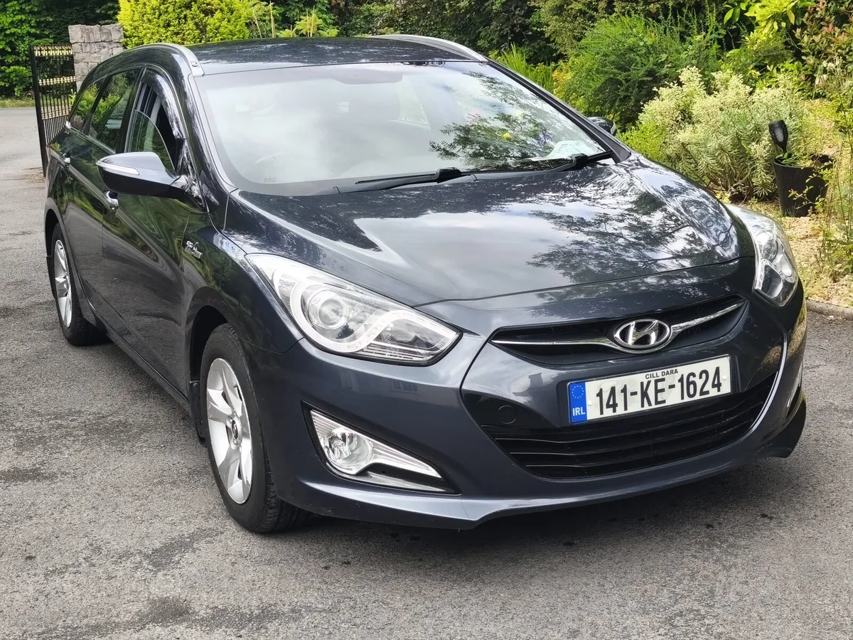 Hyundai i40 executive  estate New Nct 02/27 - Image 2
