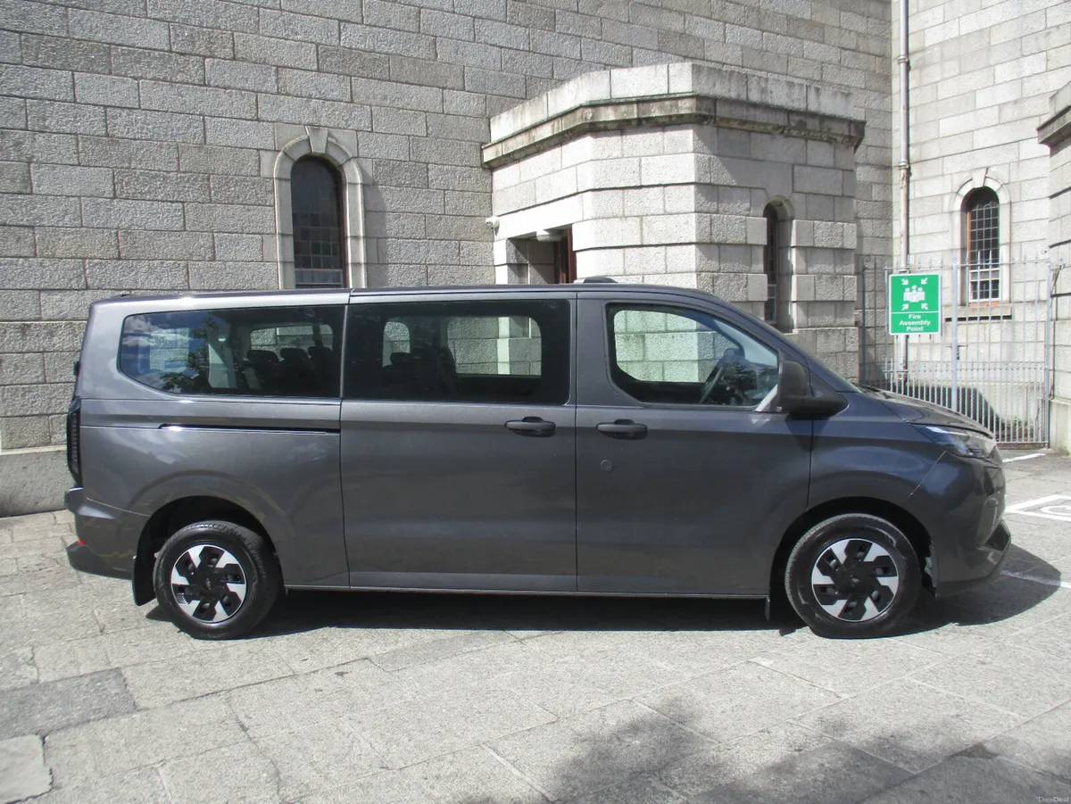 2026 FORD TRANSIT KOMBI 2.5 PHEV 9 SEATER - Image 2