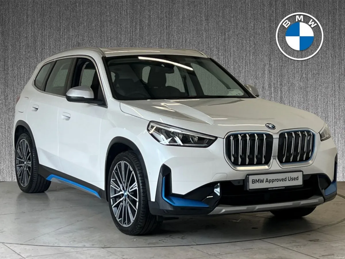 BMW iX1 xDrive30 xLine PAN ROOF - Image 1
