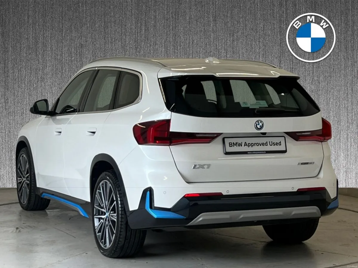 BMW iX1 xDrive30 xLine PAN ROOF - Image 3