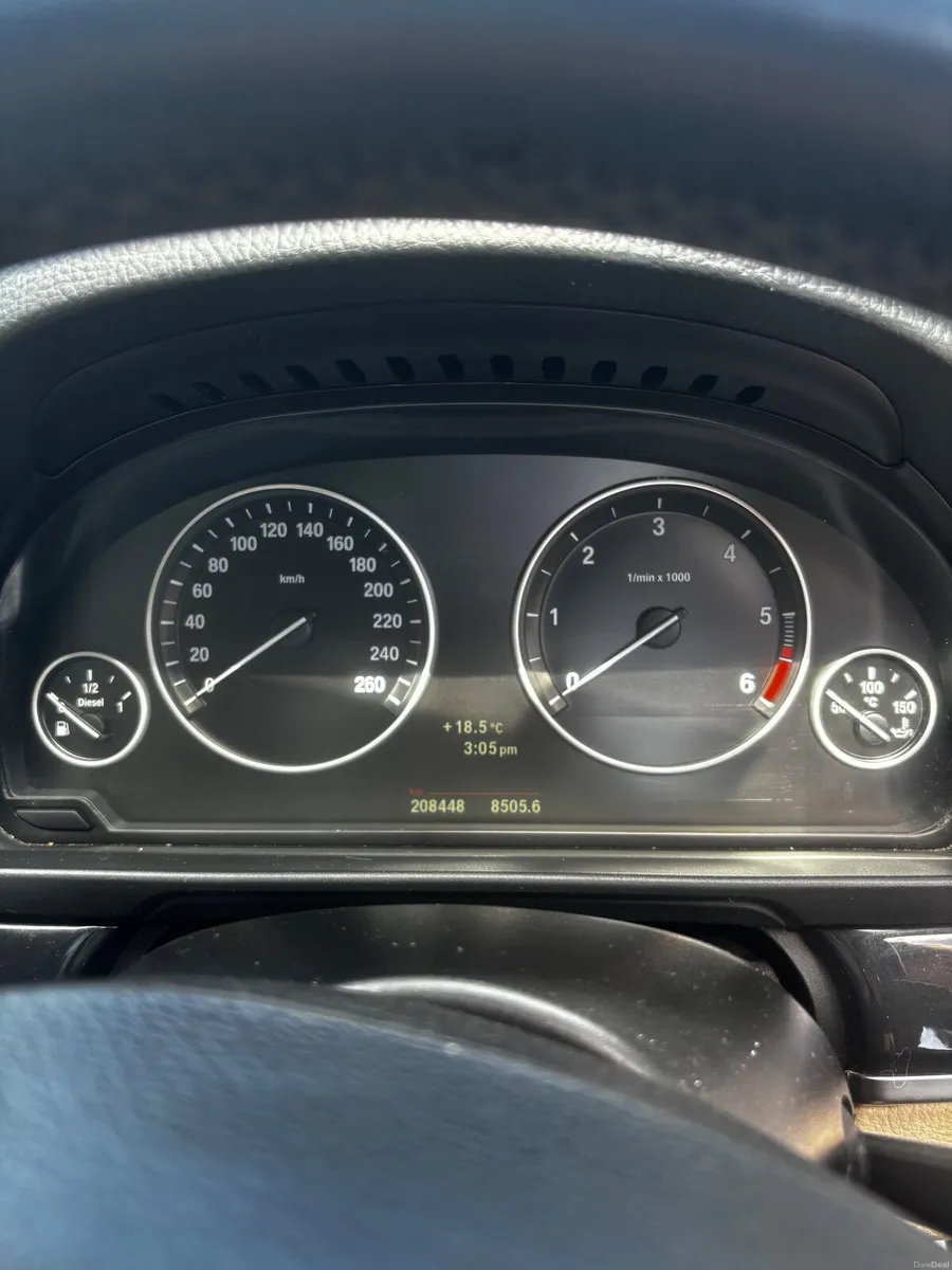 BMW 5-Series 2012 - Image 2