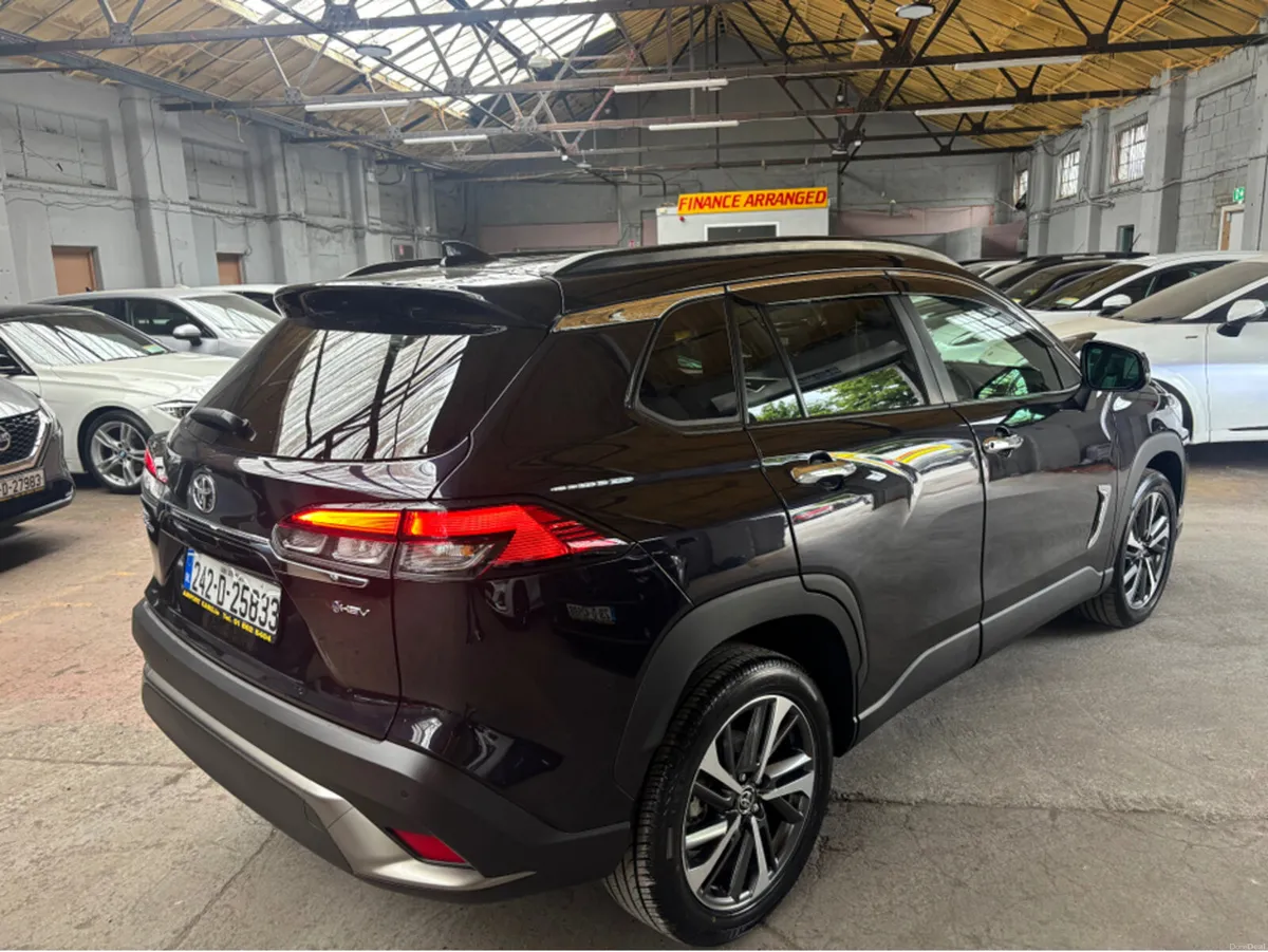 Toyota Corolla CROSS 1.8 self charging hybrid - Image 3