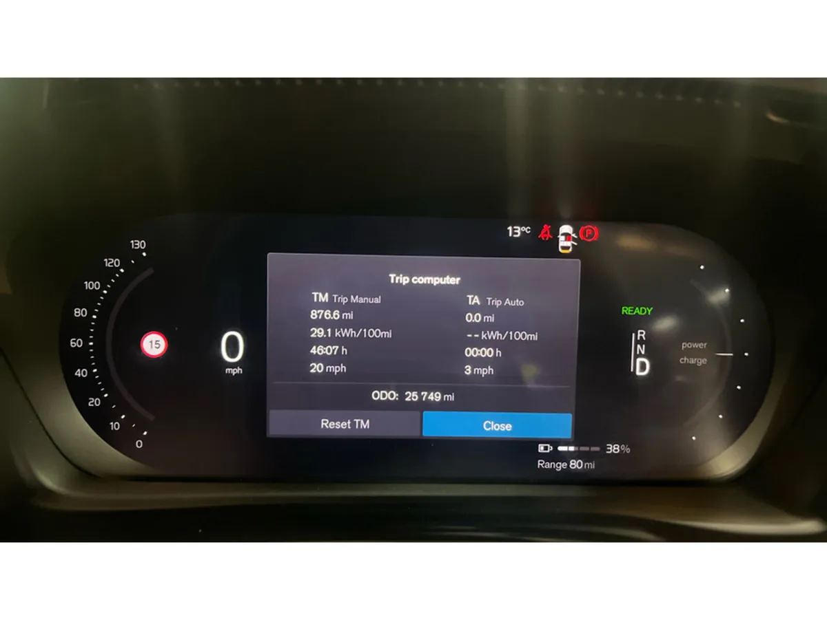 Volvo XC40 PLUS RECHARGE EV - Image 4
