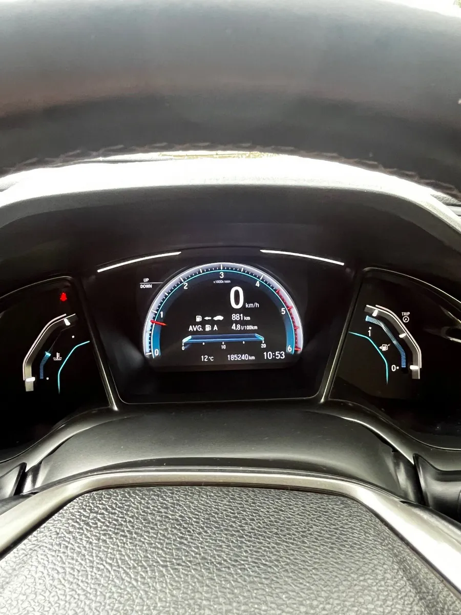 Honda Civic 2019 - Image 2